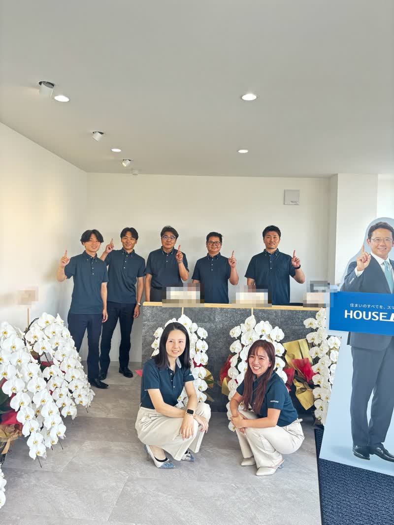 開店日のスタッフ集合写真